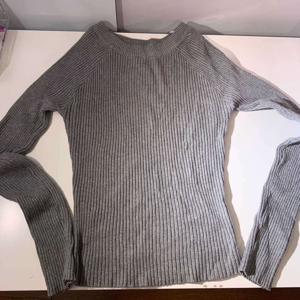 Grey long sleeve shirt